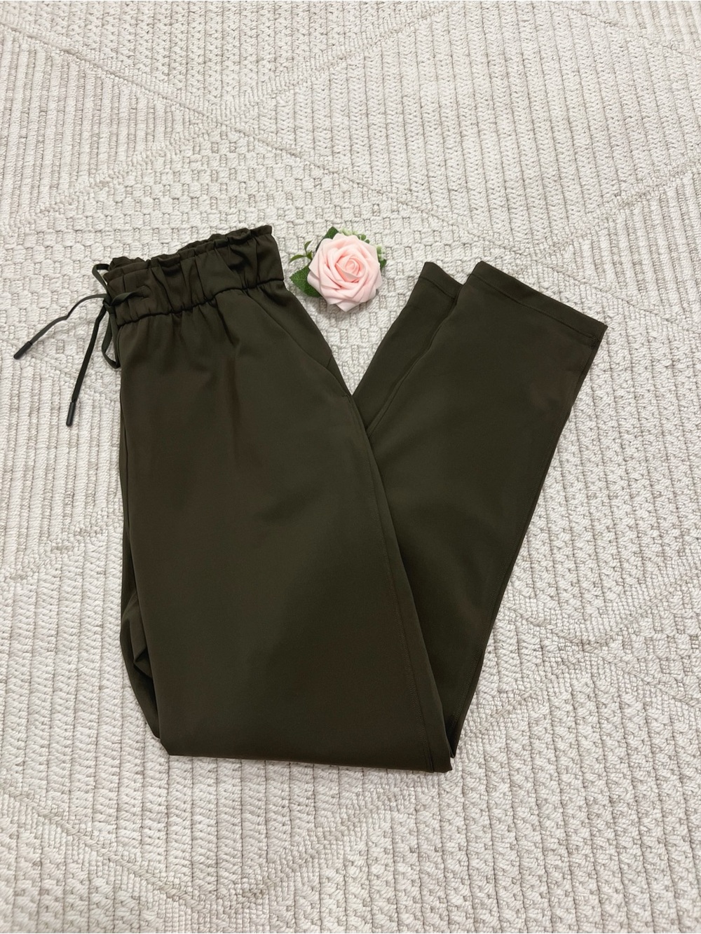 Lululemon Athletic Elastic Waist Drawstring Woman’s Joggers Pants Olive Green 4